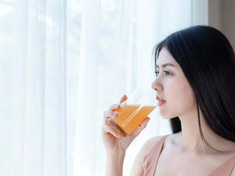 1 ly nuoc cam bao nhieu calo uong co beo khong
